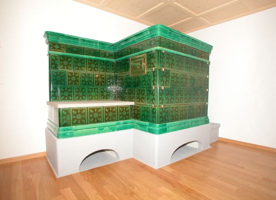 Kachelofen patroniert